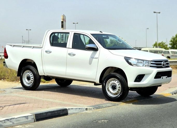 جديدة Toyota Hilux ثامناً, 2.4 l, 2025 في في دبي من Gulzar Motors FZE، اللون أبيض. مواصفات الخليج | AUTO.AE