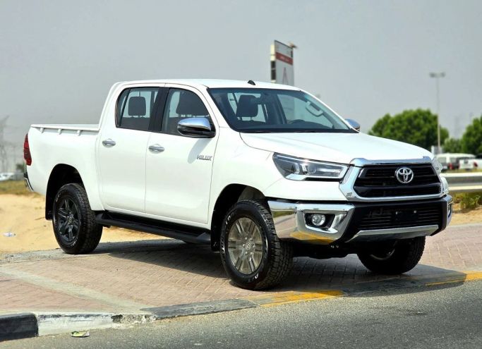 Новый Toyota Hilux VIII Рестайлинг, 2.4 л, 2025 в Дубае от Gulzar Motors FZE Белый цвет. GCC | AUTO.AE