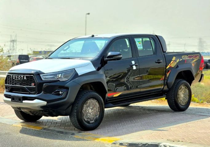 Новый Toyota Hilux VIII Рестайлинг, 4.0 л, 2025 в Дубае от Gulzar Motors FZE Черный цвет. GCC | AUTO.AE