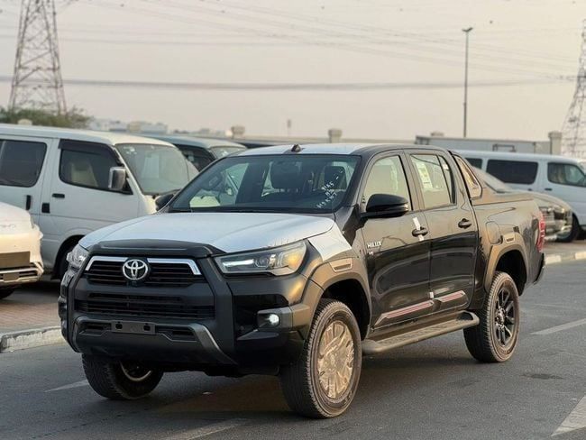جديدة Toyota Hilux شد الوجه الثامن, 2.7 l, 2025 في في دبي من Rimal Motors FZE، اللون أسود. مواصفات الخليج | AUTO.AE