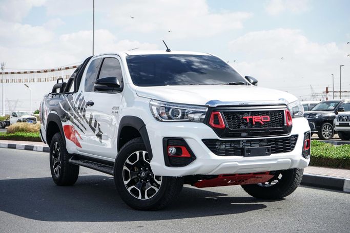 Подержанный Toyota Hilux VIII, 2.8 л, 2021 в Дубае от Greenway Motors Белый цвет.  | AUTO.AE
