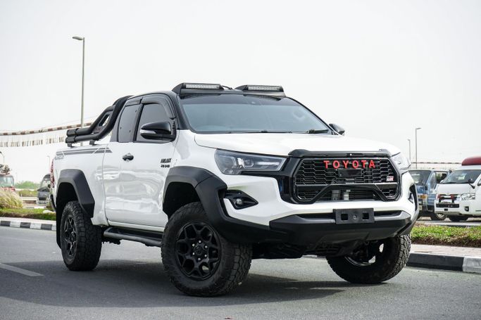 Подержанный Toyota Hilux VIII, 2.8 л, 2021 в Дубае от Greenway Motors Белый цвет.  | AUTO.AE