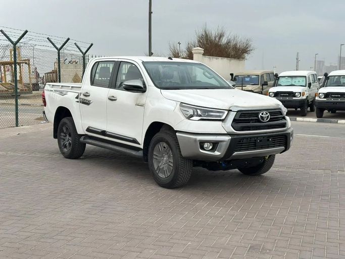 Новый Toyota Hilux VIII Рестайлинг, 2.7 л, 2025 в Дубае от Atlantis Motors FZE Белый цвет. GCC | AUTO.AE