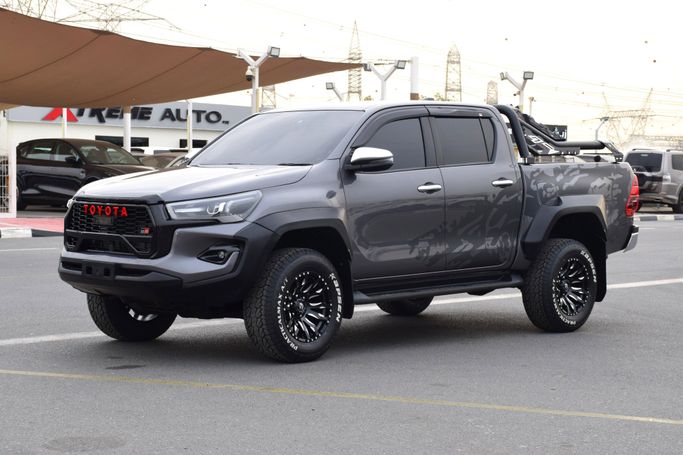 Подержанный Toyota Hilux Arctic Trucks VIII, 2.8 л, 2021 в Дубае от Xtreme Auto FZE Серый цвет. Australian Specs | AUTO.AE