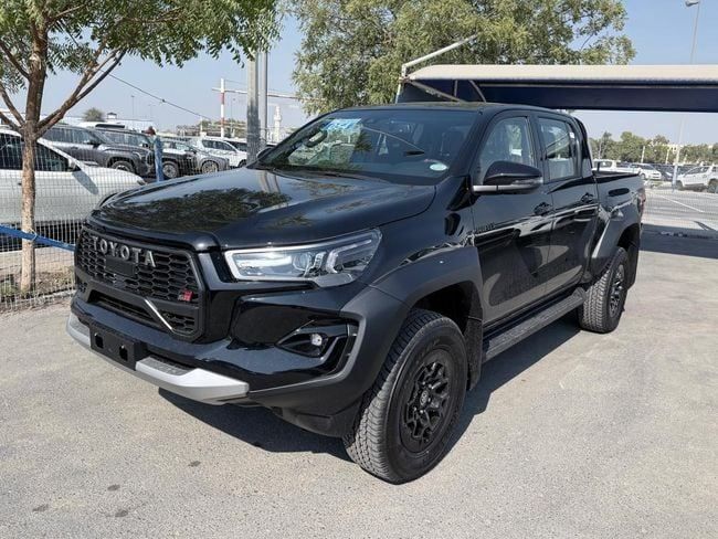 جديدة Toyota Hilux شد الوجه الثامن, 4 l, 2025 في في دبي من Mursalin Motors FZCO، اللون أسود. مواصفات الخليج | AUTO.AE