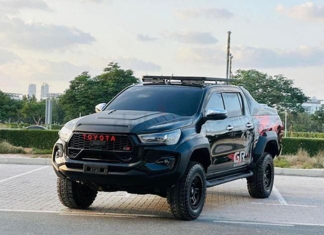 Used Toyota Hilux VIII Facelift, 2.7 l, 2020 in Dubai by Humera automobile fze, Black color. GCC Specs | AUTO.AE