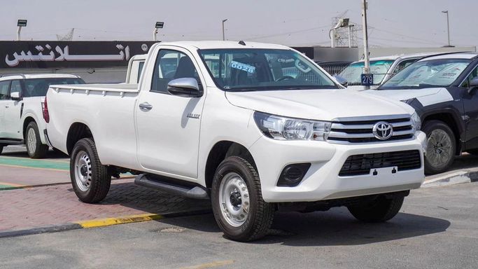 Новый Toyota Hilux VIII, 2.4 л, 2025 в Дубае от Atlantis Motors FZE Белый цвет. GCC | AUTO.AE