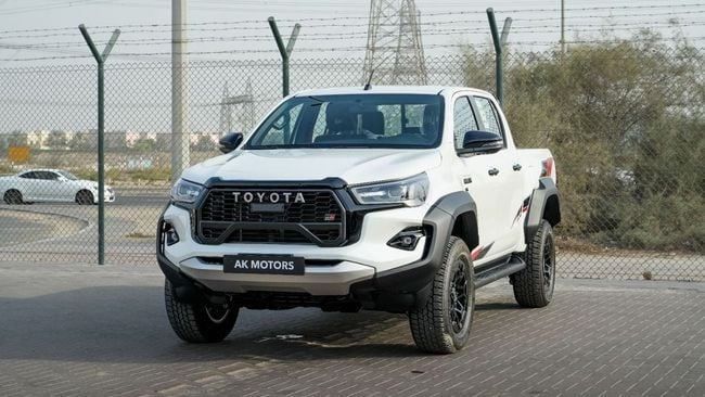 Новый Toyota Hilux VIII Рестайлинг, 4.0 л, 2025 в Дубае от AK Motors MEA Белый цвет. GCC | AUTO.AE