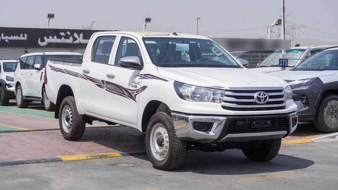 جديدة Toyota Hilux شد الوجه الثامن, 2.4 l, 2025 في في دبي من Atlantis Motors FZE، اللون أبيض. مواصفات الخليج | AUTO.AE