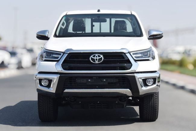 Новый Toyota Hilux VIII, 2.7 л, 2025 в Дубае от TARGET MOTORS FZE Белый цвет. GCC | AUTO.AE