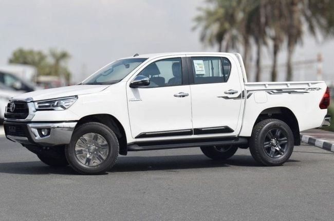 Новый Toyota Hilux VIII, 2.7 л, 2025 в Дубае от TARGET MOTORS FZE Белый цвет. GCC | AUTO.AE