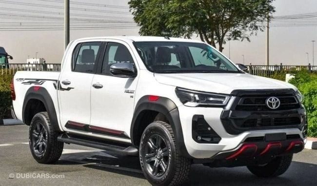Новый Toyota Hilux VIII Рестайлинг, 4 л, 2025 в Дубае от TARGET MOTORS FZE Белый цвет. GCC | AUTO.AE