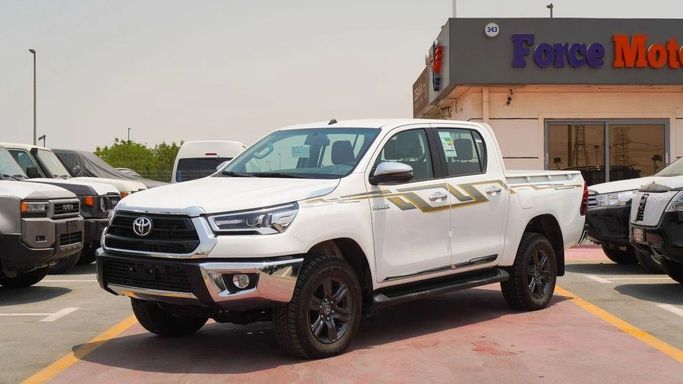 جديدة Toyota Hilux شد الوجه الثامن, 2.7 l, 2025 في في دبي من FORCE MOTORS FZE، اللون أبيض. مواصفات الخليج | AUTO.AE