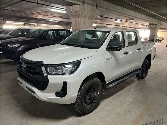 Новый Toyota Hilux VIII Рестайлинг, 2.4 л, 2024 в Дубае от Mercury Global FZCO Белый цвет.  | AUTO.AE