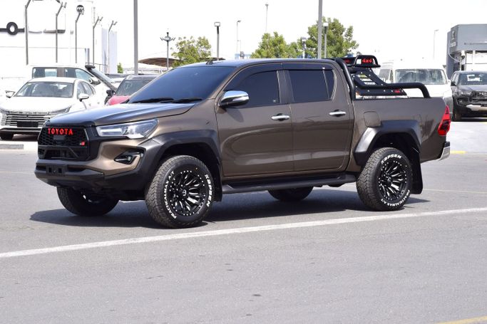 مستعملة Toyota Hilux Arctic Trucks ثامناً, 2.8 l, 2019 في في دبي من Xtreme Auto FZE، اللون بني. المواصفات الأسترالية | AUTO.AE