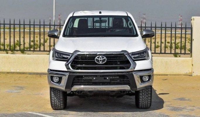 جديدة Toyota Hilux فيس ليفت الثامن, 2.7 l, 2025 في في دبي من TARGET MOTORS FZE، اللون أبيض. مواصفات الخليج | AUTO.AE