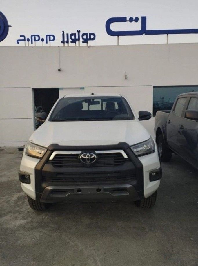 Новый Toyota Hilux VIII Рестайлинг, 2.8 л, 2025 в Дубае от TARGET MOTORS FZE Белый цвет. Other | AUTO.AE