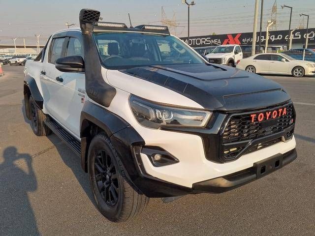 مستعملة Toyota Hilux ثامناً, 2.8 l, 2018 في في دبي من SONDOS MOTORS FZE، اللون أبيض. أخرى | AUTO.AE