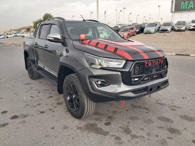 مستعملة Toyota Hilux ثامناً, 2.4 l, 2018 في في دبي من SONDOS MOTORS FZE، اللون رمادي. أخرى | AUTO.AE