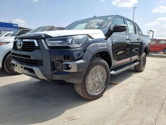 جديدة Toyota Hilux فيس ليفت الثامن, 4.0 l, 2025 في في دبي من Mercury Global FZCO، اللون أسود. مواصفات الخليج | AUTO.AE