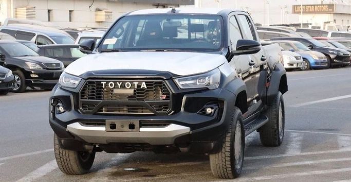 Новый Toyota Hilux VIII Рестайлинг, 4.0 л, 2026 в Дубае от Global Motors Черный цвет. GCC | AUTO.AE
