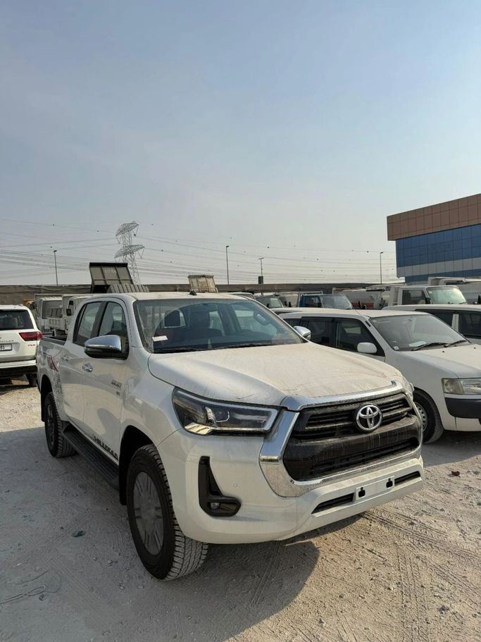 New Toyota Hilux VIII Facelift, 4.0 l, 2026 in Dubai by Global Motors, White color. GCC Specs | AUTO.AE