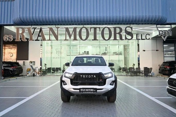 Новый Toyota Hilux VIII Рестайлинг, 4.0 л, 2024 в Дубае от RMG Automobiles Белый цвет. GCC | AUTO.AE | Объявление #238048