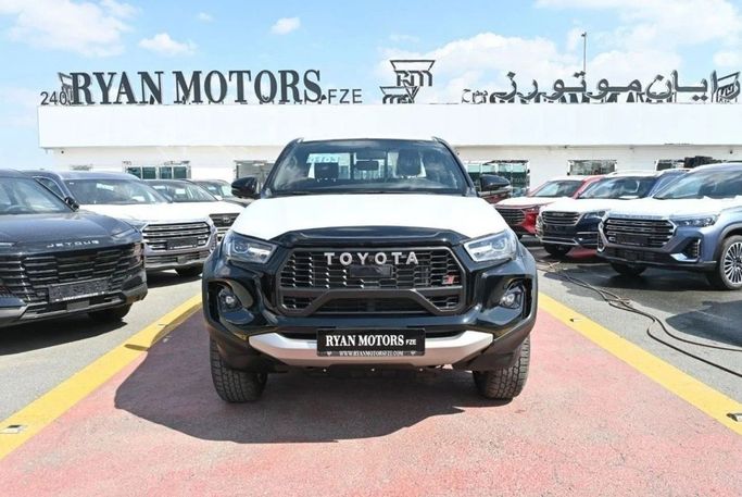 Новый Toyota Hilux VIII Рестайлинг, 4.0 л, 2024 в Дубае от RMG Automobiles Черный цвет. GCC | AUTO.AE