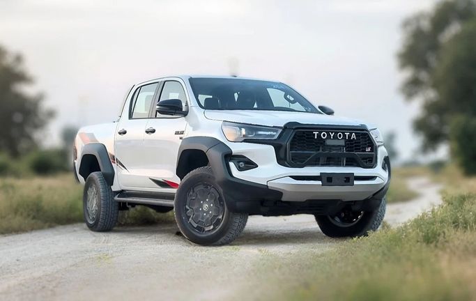 Новый Toyota Hilux VIII Рестайлинг, 4.0 л, 2025 в Дубае от PRIME AUTOMOBILES Белый цвет. GCC | AUTO.AE