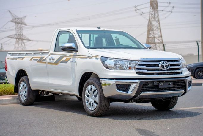 Новый Toyota Hilux VIII, 2.7 л, 2025 в Дубае от Hussein Ghulam Motors FZCO Белый цвет. GCC | AUTO.AE
