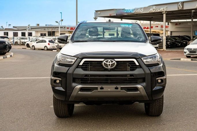 جديدة Toyota Hilux فيس ليفت الثامن, 4.0 l, 2026 في في دبي من Hussein Ghulam Motors FZCO، اللون أسود. مواصفات الخليج | AUTO.AE