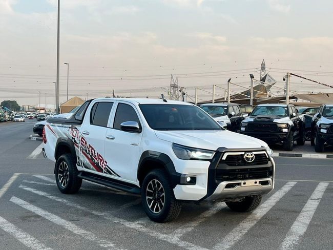 مستعملة Toyota Hilux فيس ليفت الثامن, 2.7 l, 2022 في في دبي من SIKANDAR MOTORS، اللون أبيض. مواصفات الخليج | AUTO.AE