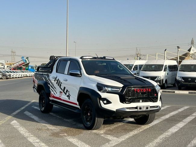مستعملة Toyota Hilux فيس ليفت الثامن, 2.7 l, 2022 في في دبي من SIKANDAR MOTORS، اللون أبيض. مواصفات الخليج | AUTO.AE