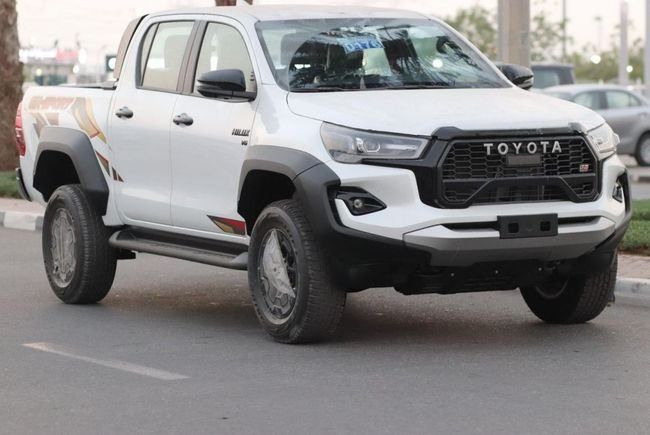 جديدة Toyota Hilux فيس ليفت الثامن, 4.0 l, 2025 في في دبي من AL SHERAA AL MALAKI، اللون أبيض. مواصفات الخليج | AUTO.AE | إعلان #244730