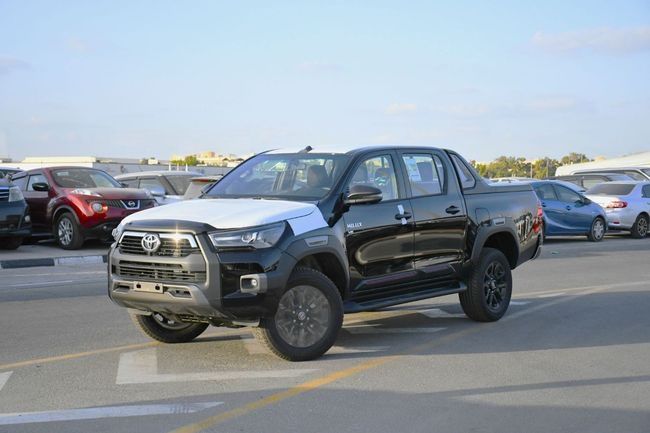 New Toyota Hilux VIII Facelift, 4.0 l, 2025 in Dubai by AL MADINA CARS FZE, Black color. GCC Specs | AUTO.AE