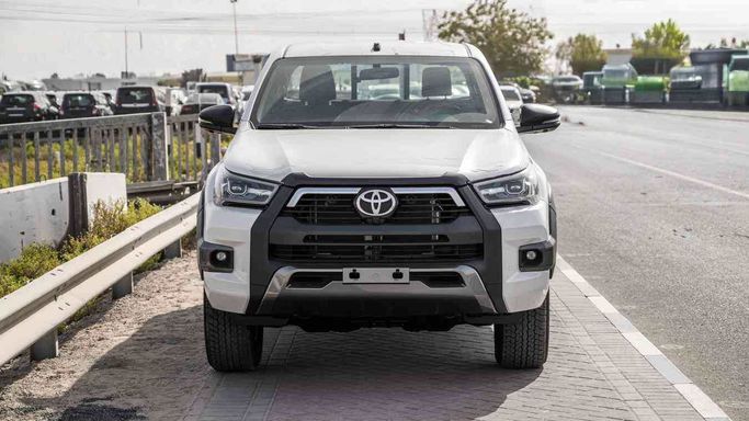 جديدة Toyota Hilux فيس ليفت الثامن, 4.0 l, 2026 في في دبي من Auto Vision LLC، اللون أبيض.  | AUTO.AE