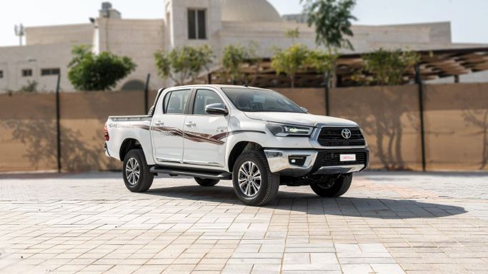 Новый Toyota Hilux VIII Рестайлинг, 2.8 л, 2026 в Дубае от CGM Auto Белый цвет.  | AUTO.AE | Объявление #254512