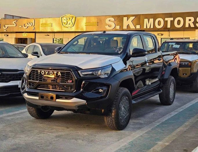 جديدة Toyota Hilux فيس ليفت الثامن, 4.0 l, 2026 في في دبي من SK Motors، اللون أسود. مواصفات الخليج | AUTO.AE | إعلان #257390
