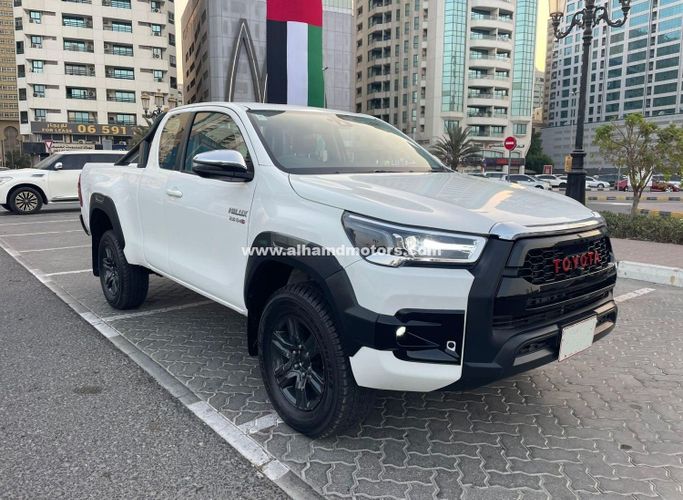 Used Toyota Hilux Extra Cab VIII Facelift, 2.8 l, 2024 in Dubai by Alhamd Motors, White color.  | AUTO.AE | Listing #258429