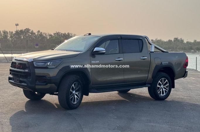 Used Toyota Hilux VIII Facelift, 2.8 l, 2022 in Dubai by Alhamd Motors, Bronze color.  | AUTO.AE | Listing #260526
