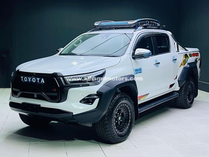 Used Toyota Hilux VIII Facelift, 2.8 l, 2023 in Dubai by Alhamd Motors, White color.  | AUTO.AE | Listing #260560