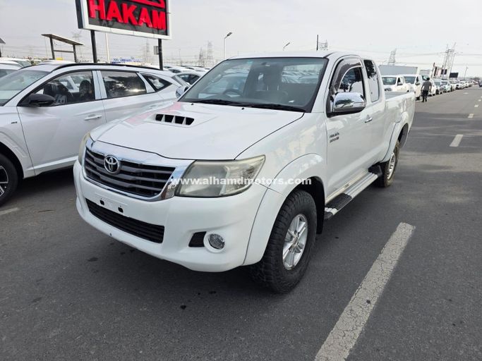 Used Toyota Hilux VII Facelift, 2.5 l, 2012 in Dubai by Alhamd Motors, White color.  | AUTO.AE | Listing #260791