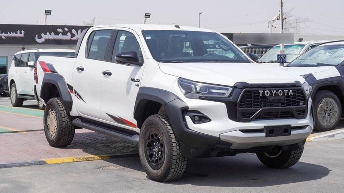 New Toyota Hilux VIII Facelift, 4.0 l, 2025 in Dubai by Atlantis Motors FZE, White color. GCC Specs | AUTO.AE | Listing #265953