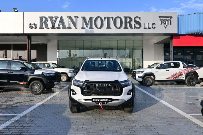 جديدة Toyota Hilux فيس ليفت الثامن, 4.0 l, 2025 في في دبي من RMG Automobiles، اللون أبيض. مواصفات الخليج | AUTO.AE | إعلان #266112