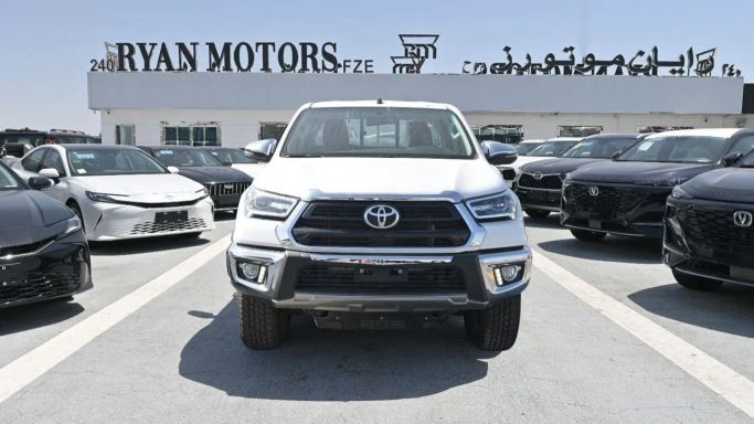 جديدة Toyota Hilux فيس ليفت الثامن, 2.7 l, 2025 في في دبي من RMG Automobiles، اللون أبيض. مواصفات الخليج | AUTO.AE | إعلان #266125