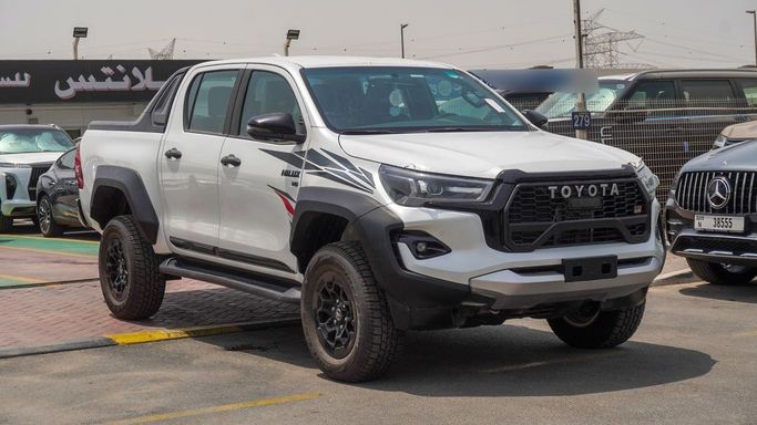 New Toyota Hilux VIII Facelift, 4.0 l, 2024 in Dubai by Atlantis Motors FZE, White color. GCC Specs | AUTO.AE | Listing #266573