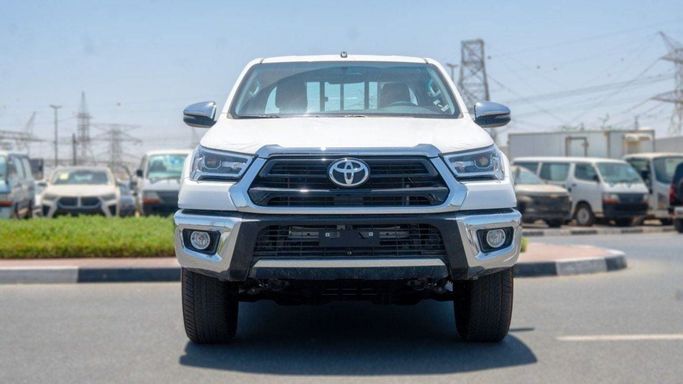 Новый Toyota Hilux VIII Рестайлинг, 2.7 л, 2025 в Дубае от Hussein Ghulam Motors FZCO Белый цвет. GCC | AUTO.AE | Объявление #267834
