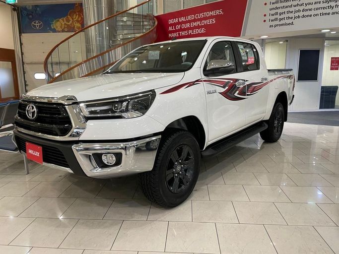 Новый Toyota Hilux VIII Рестайлинг, 2.7 л, 2026 в Дубае от Mercury Global FZCO Белый цвет.  | AUTO.AE | Объявление #268692