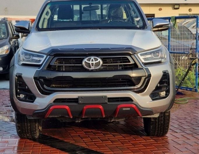 Новый Toyota Hilux VIII Рестайлинг, 2.7 л, 2023 в Дубае от TARGET MOTORS FZE Серебристый цвет. Other | AUTO.AE | Объявление #269573