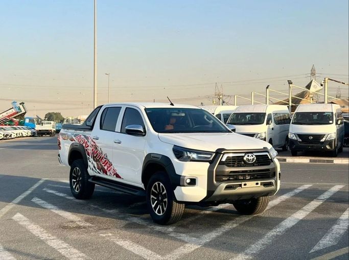 Подержанный Toyota Hilux VIII Рестайлинг, 2.7 л, 2022 в Дубае от SIKANDAR MOTORS Белый цвет. GCC | AUTO.AE | Объявление #270016